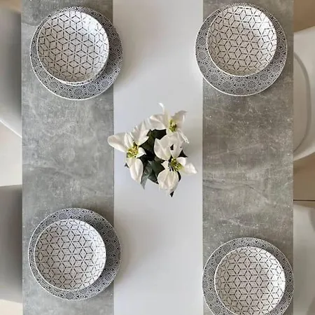 Unique 2 Bedroom In St Julians * Сент Джулианс